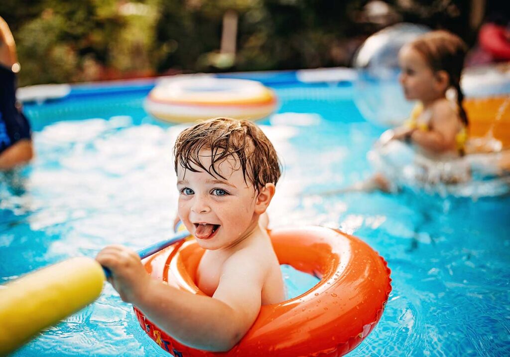 Piscinas desmontáveis ideais para jardins ou pátios pequenos title