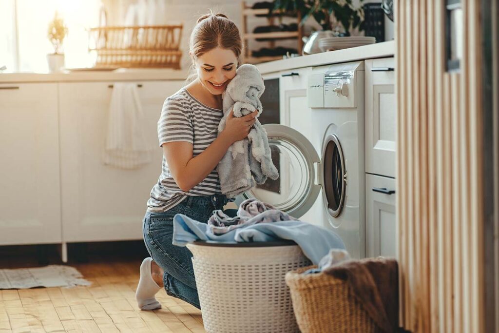 Como poupar trocos na hora de lavar a roupa title