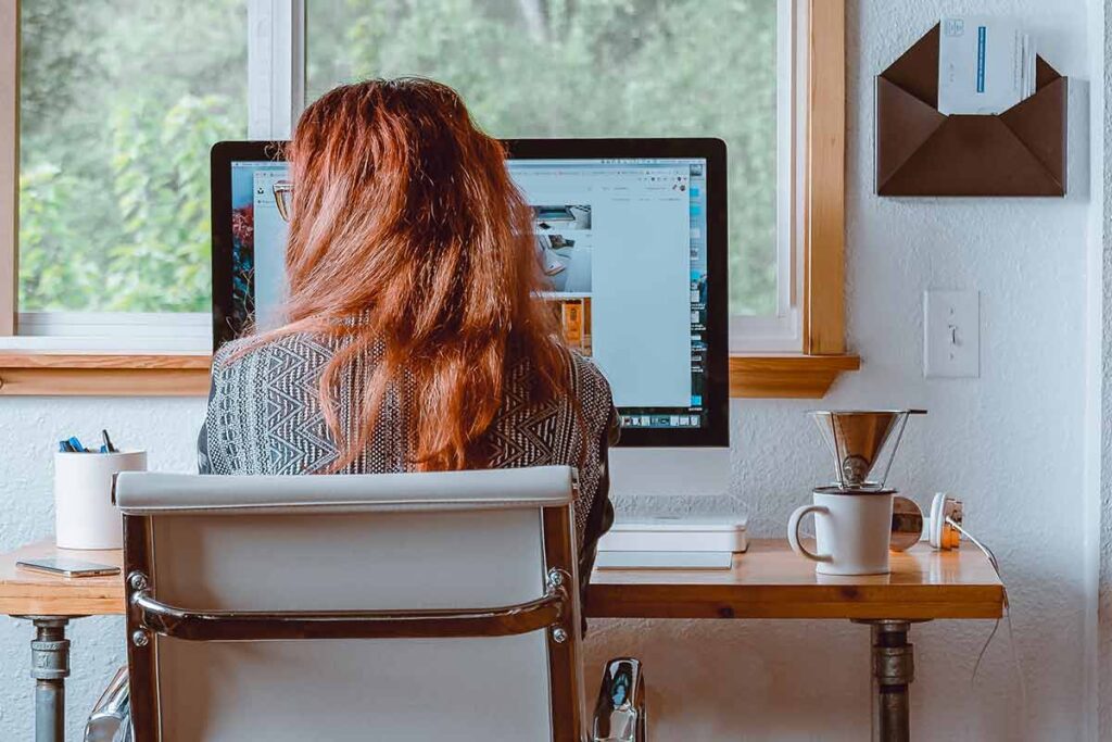 Ergonomia no teletrabalho: guia para tornar o home office mais ergonómico title