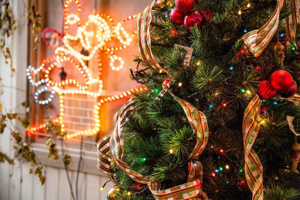 Como decorar a árvore de Natal: 5 ideias de última hora title