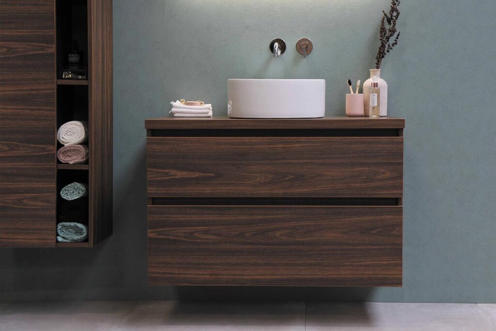 Arrumação da casa de banho: 8 dicas para ganhar espaço title