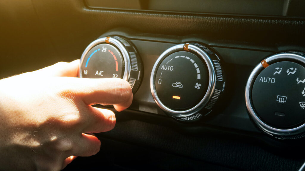 Como funciona o ar condicionado de um carro? title