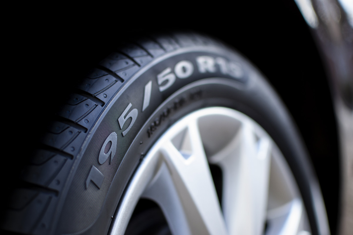 O que significam os números nos pneus do carro?