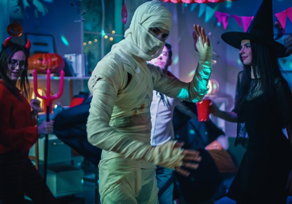 12 disfarces e máscaras de Halloween para uma noite assustadora title