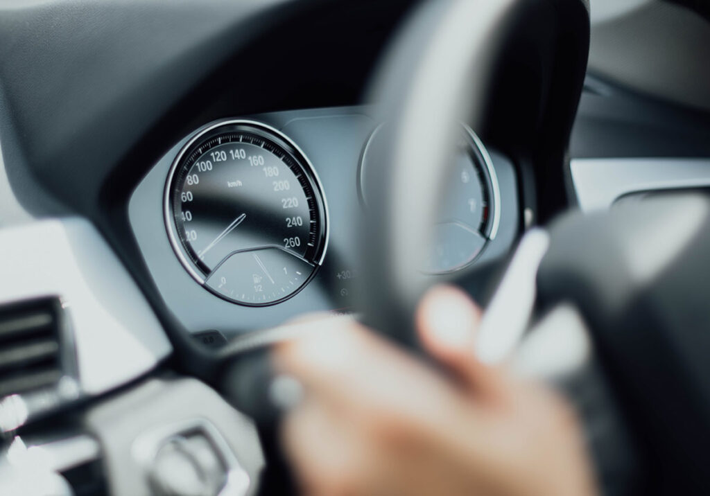 10 dicas para poupar combustível e gastar menos a conduzir title