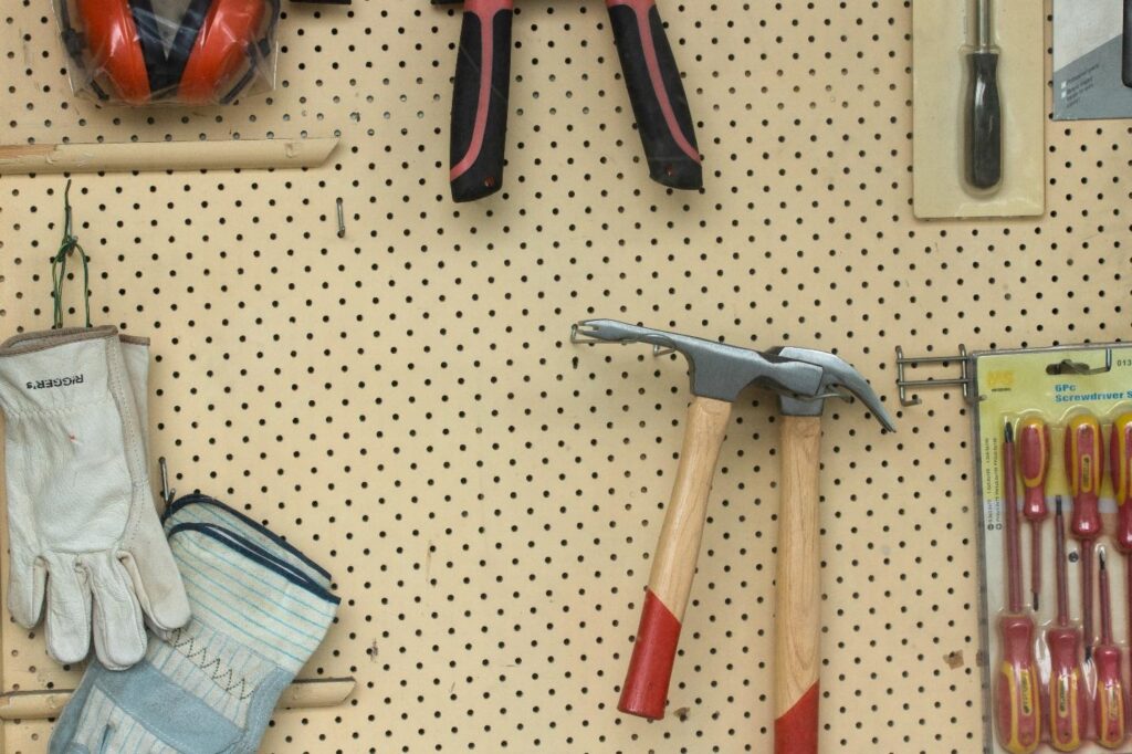 11 FERRAMENTAS BÁSICAS QUE CADA PESSOA DEVE TER NAS SUAS CASAS title