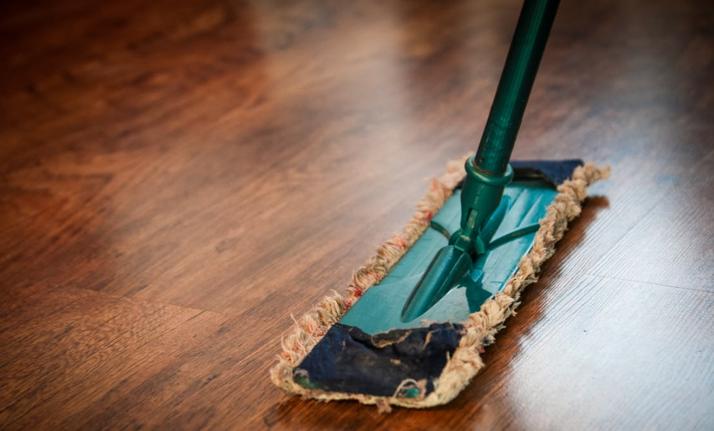 Como limpar a tua casa como um profissional em 10 passos fáceis!
