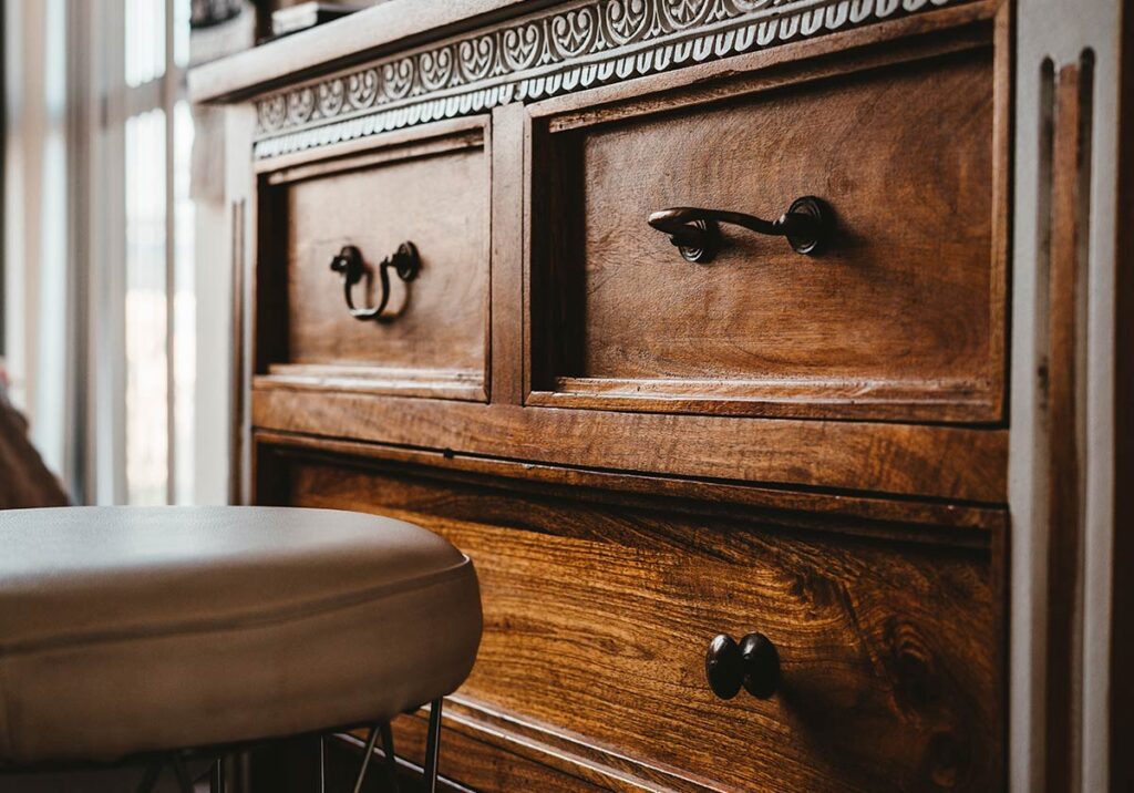 Guia para vender os móveis usados title